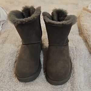 Cozy Gray Shearling Boots